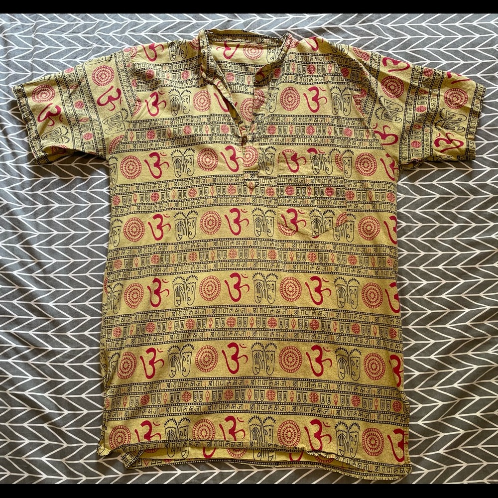 Om patterned shirt - Picture 1 of 3